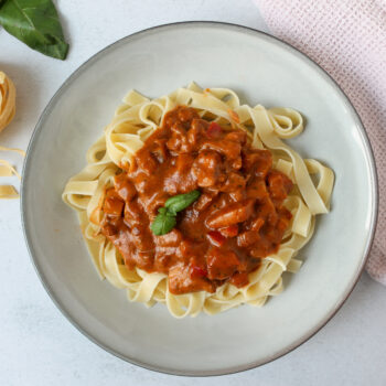 Tagliatelle met kip in pesto mascarpone saus