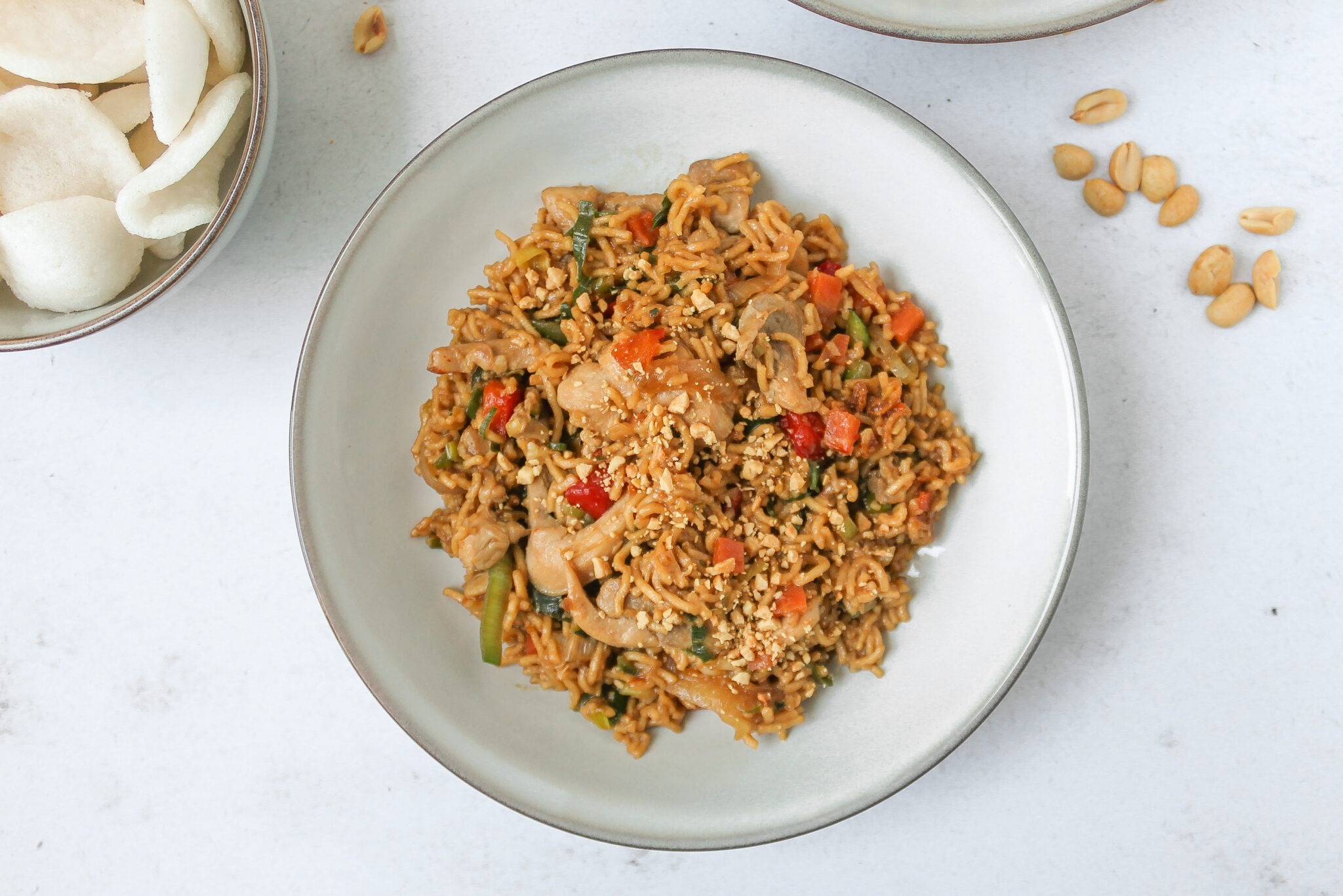 Noedels met kippendijenreepjes in teriyaki - Joyful Food