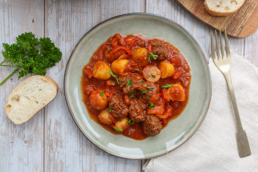 Köfte gehaktballetjes in tomatensaus