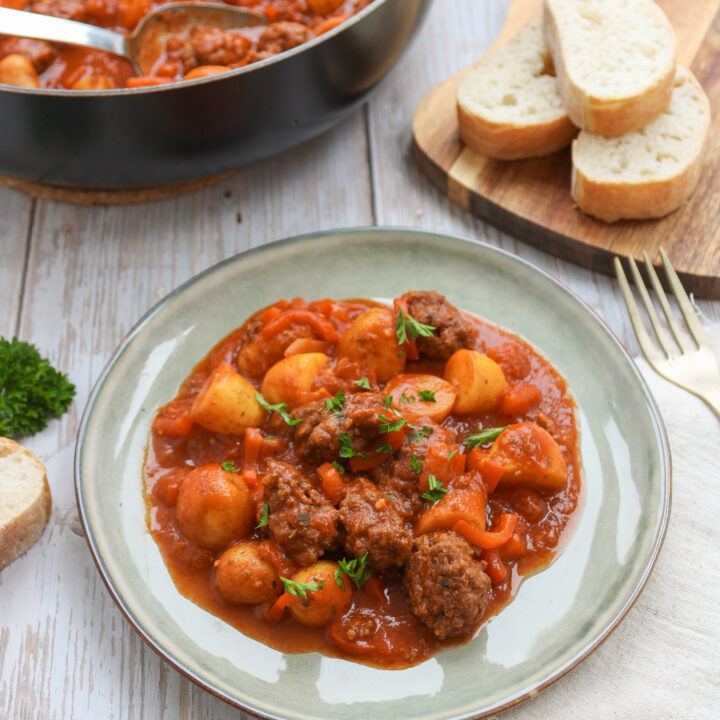 Köfte gehaktballetjes in tomatensaus